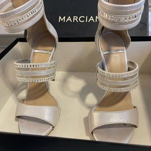 Marciano size 6